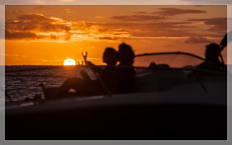 champagne-sunset-bora-bora-cruise