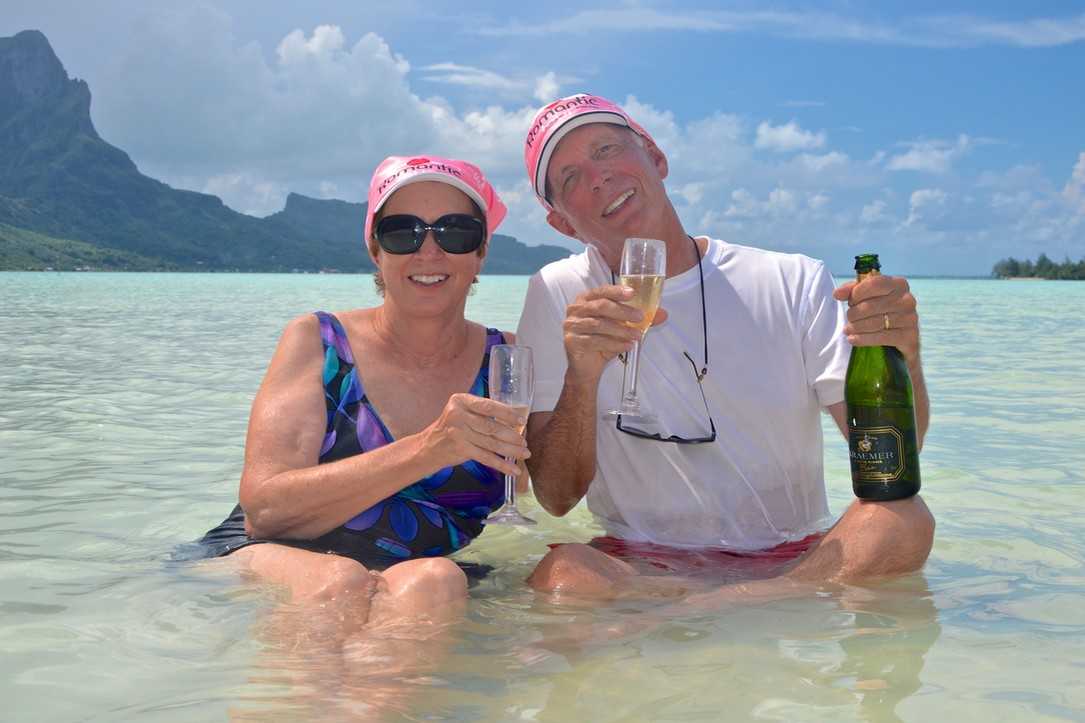 cruise-ship-passenger-bora-bora