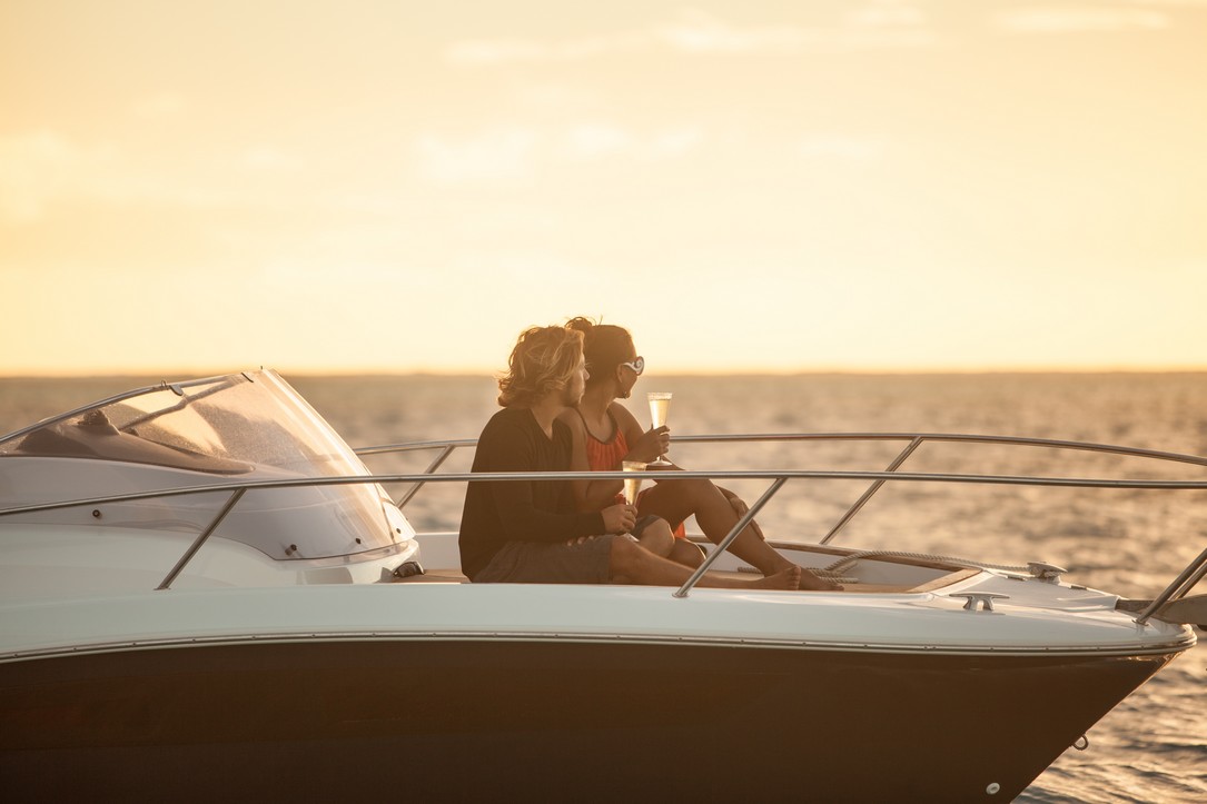 bora-bora-sunset-champagne