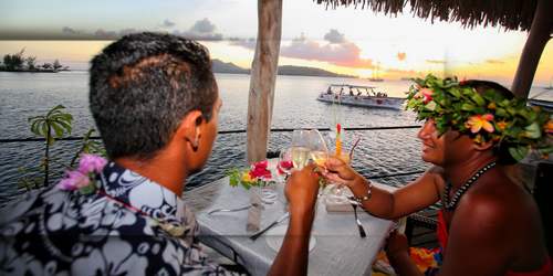 terrace-restaurant-couple-th