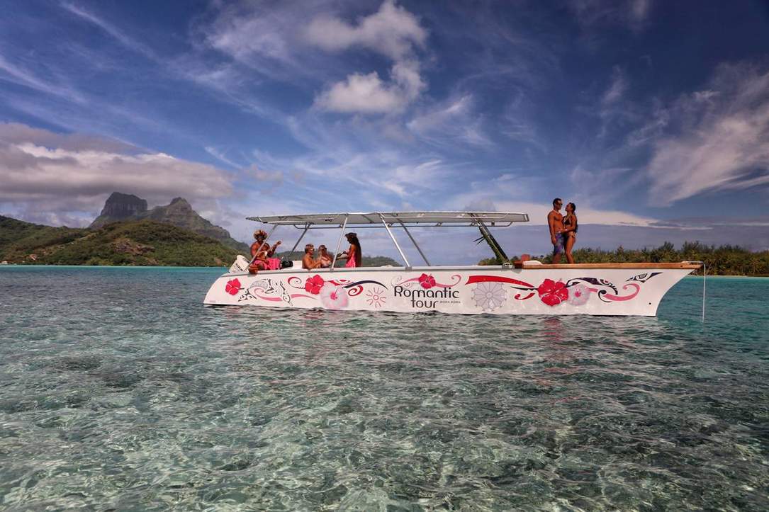 pirogue-public-tours-deluxe-bora-bora