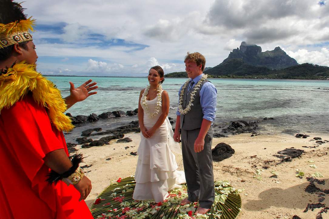 motu bora bora polynesian ceremony picture